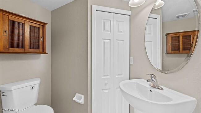 Building Photo - 9055 Gervais Cir