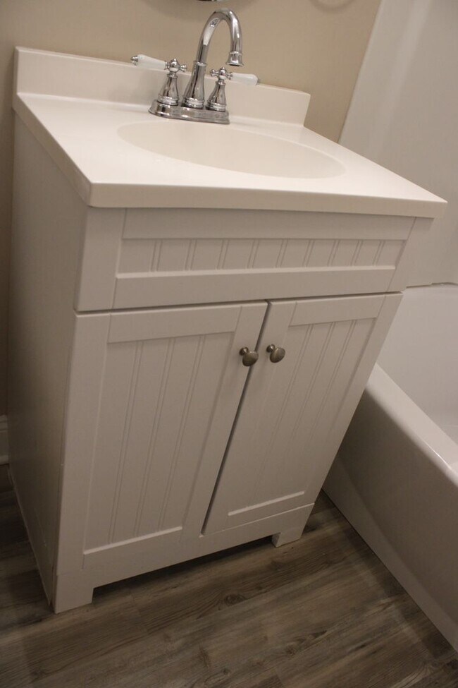 Building Photo - Fountain Place - 2BD/1BA ready for FALL 2026 move in!