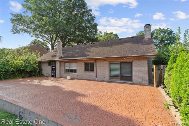 Building Photo - 23944 Fordson Dr