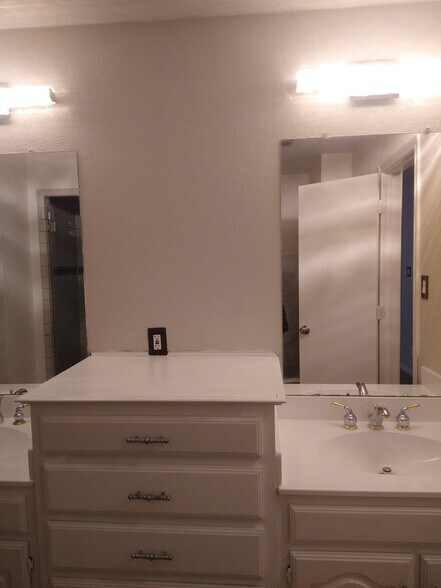 Building Photo - 2100 Arlena Dr