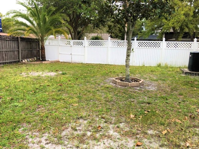 Building Photo - 12706 Rain Forest St