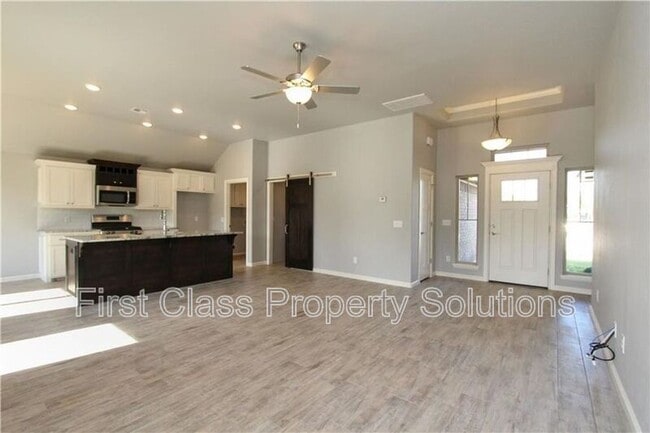 Building Photo - 4005 Brougham Way