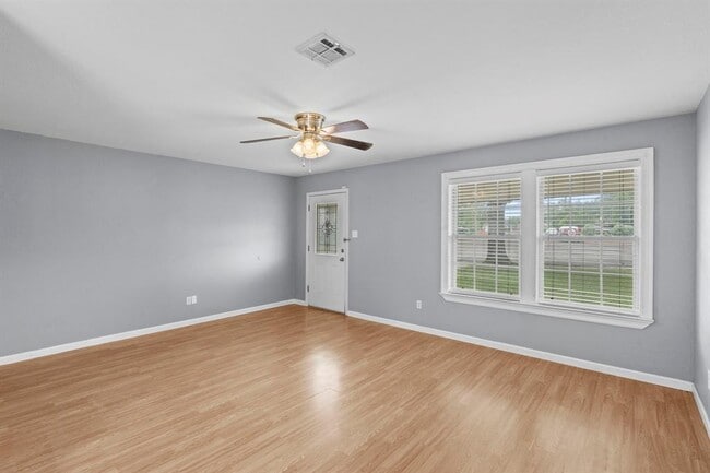 Building Photo - 112 Briarwood Ct