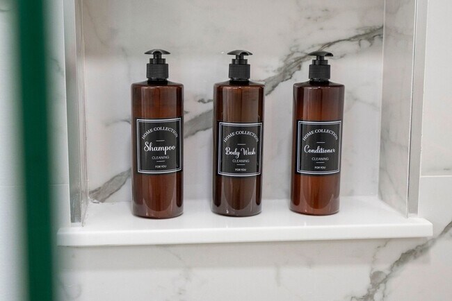 Building Photo - Stylish Tranquil duplex - Near Belleair Beach