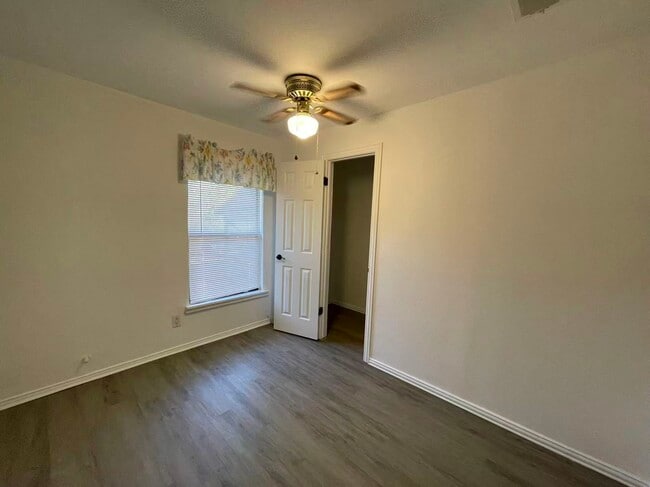 Building Photo - 7721 Mohawk Dr