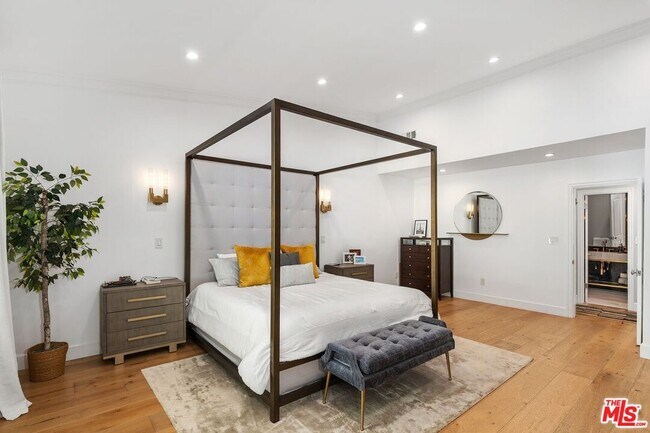 Building Photo - 2120 San Ysidro Dr