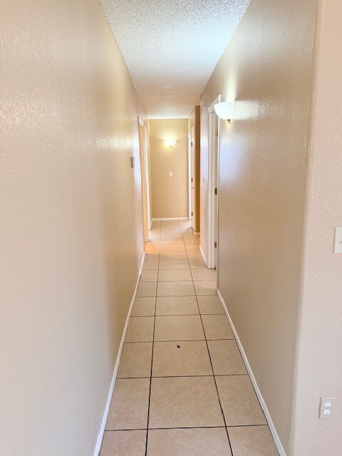 Building Photo - HOUSE FOR RENT