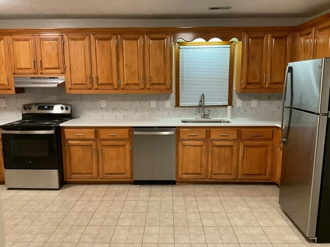 Primary Photo - 175 Ridgewood Dr