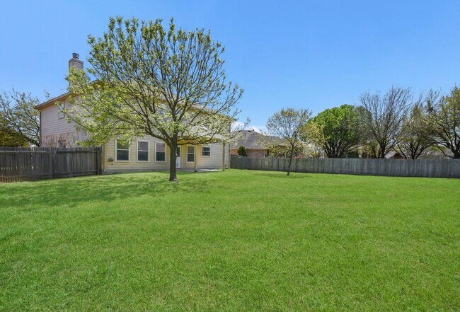 Building Photo - 18816 Sandy Shore Dr