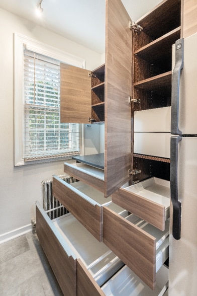 Building Photo - 903 S Frederick St