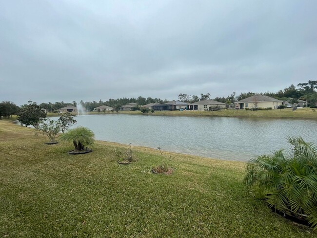 Building Photo - Spacious 4-bedroom, 3-bath House in River ...