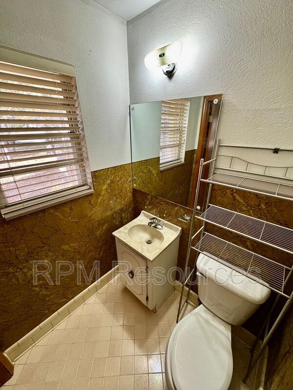 Building Photo - 1508 N Fordson Dr