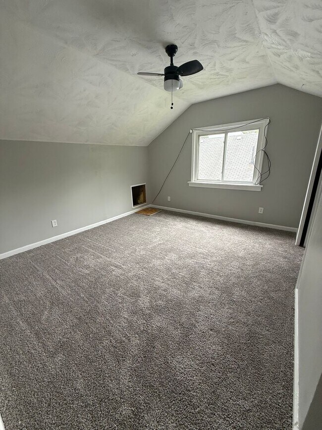 Building Photo - MAPLE HEIGHTS 4 BED SINGLE