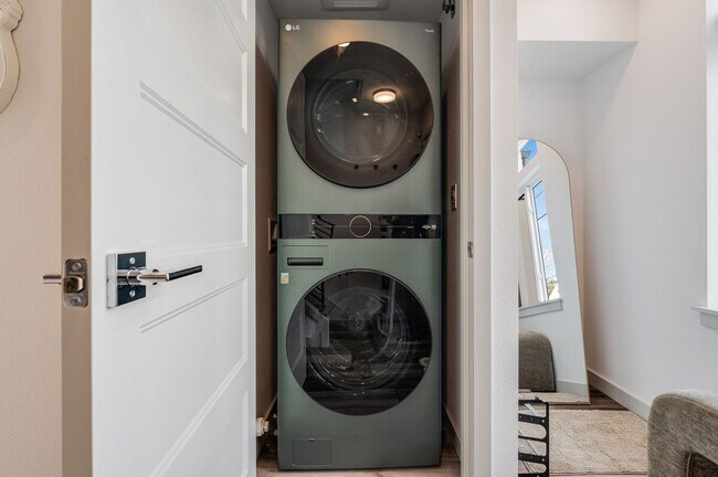 Building Photo - 4613 Dayton Ave N