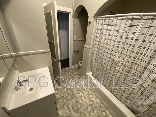 Building Photo - 120 Lincoln Way W