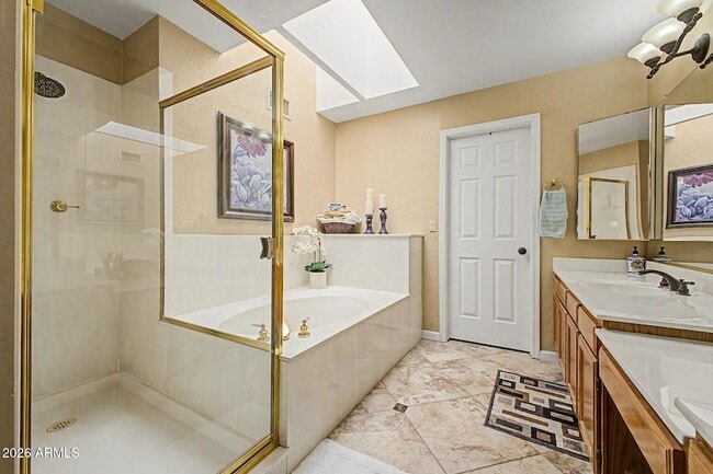 Building Photo - 4106 E Sunnyside Dr