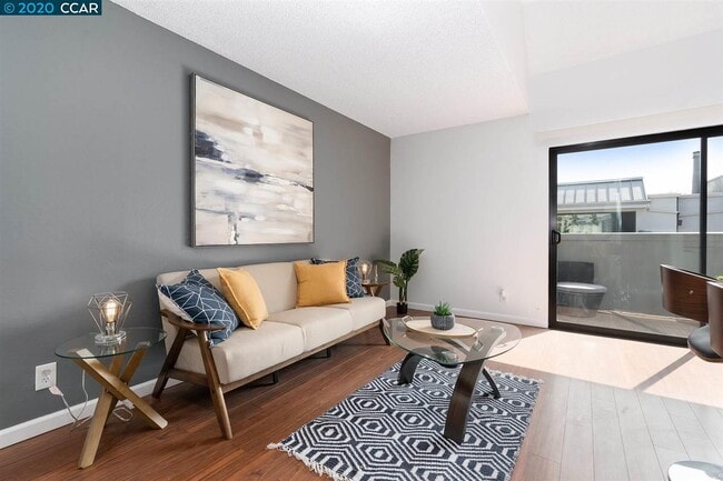 Building Photo - 3 Embarcadero W