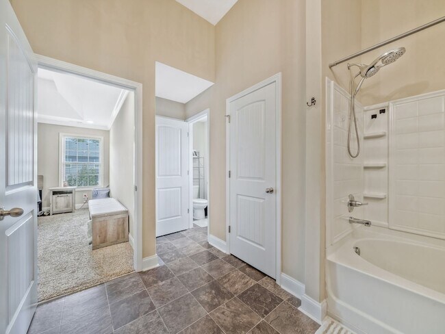Building Photo - 543 Woodtrace Dr