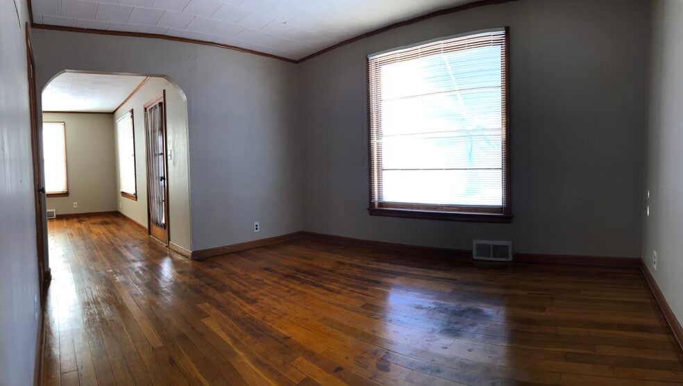 Living Room - 306 Commercial St