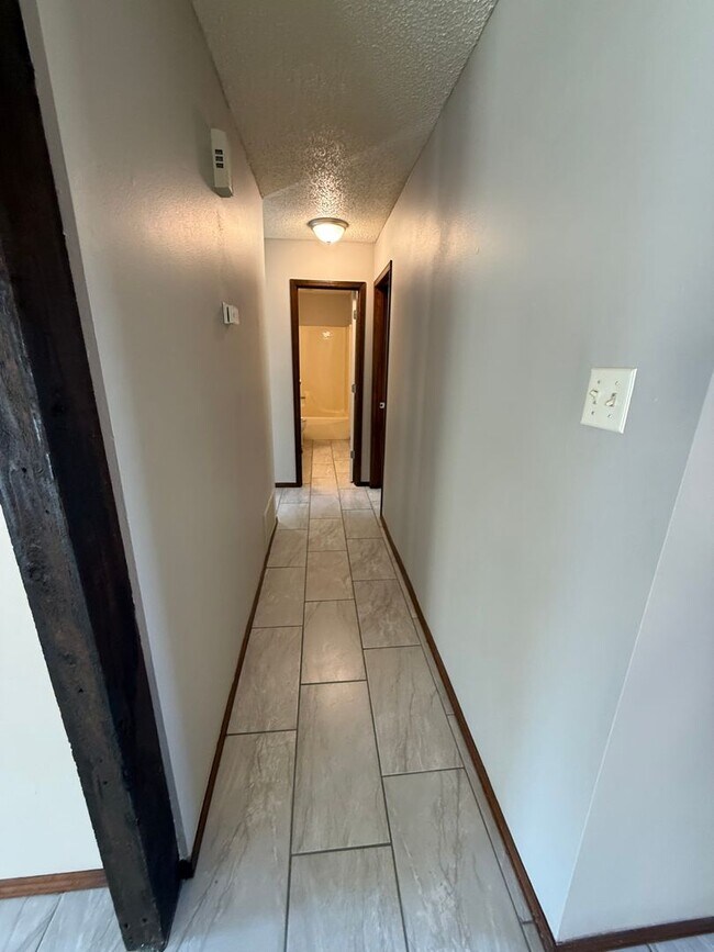 Building Photo - 3 Bed 2 Bath Duplex with 2 Car Garage.  Gas Heat & Hot Water.  Yard Care Included.