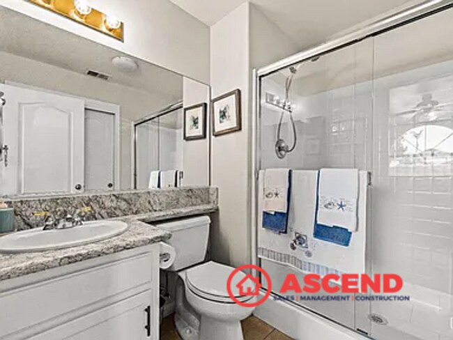 Building Photo - Stunning 4 Bedroom Home Off Brimhall Rd!