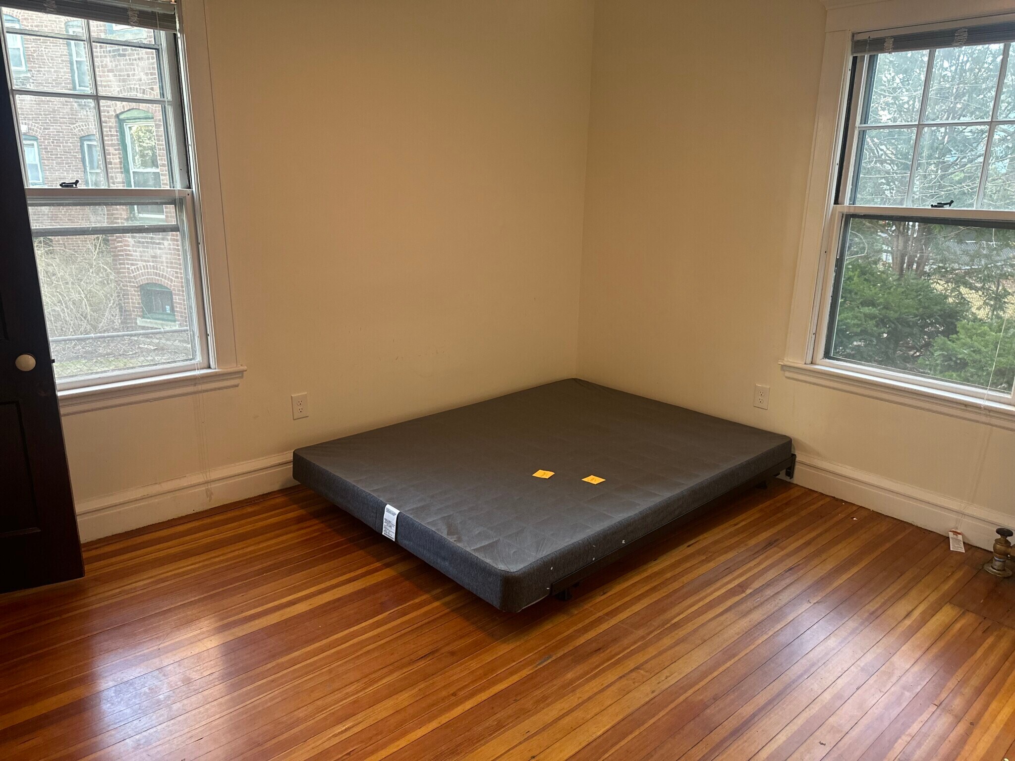 Building Photo - 33 Concord Ave