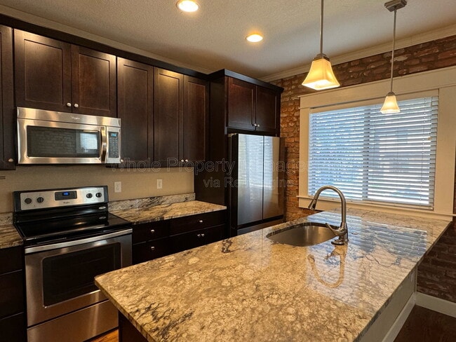 Building Photo - 2118 E 21st Ave