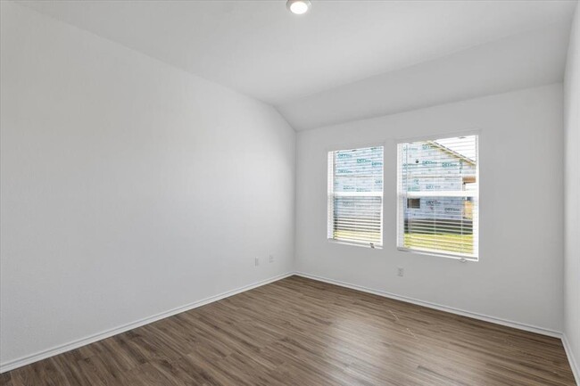 Building Photo - 425 Escondido Cir