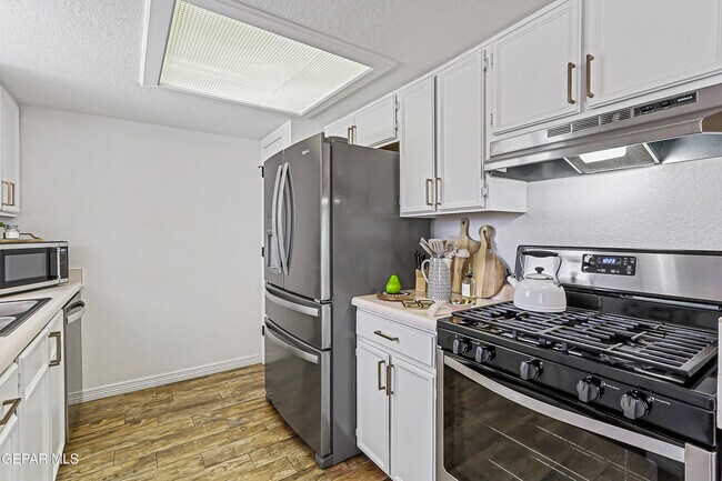 Building Photo - 12120 Desert Quail Ave