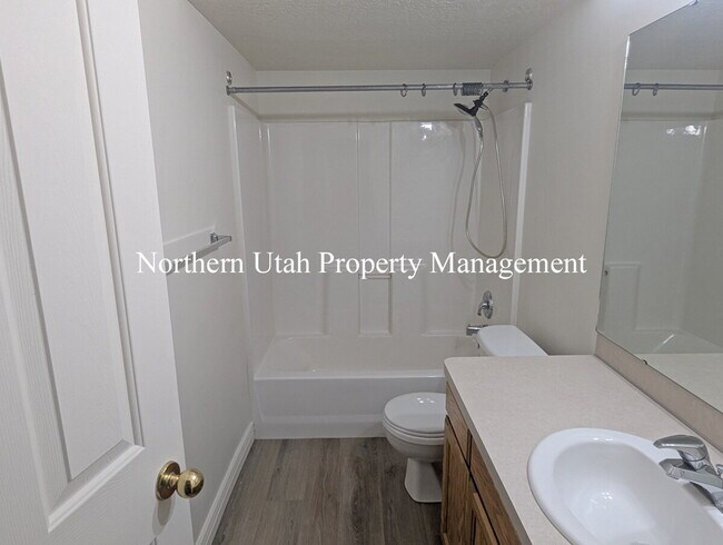 Building Photo - 3 Bed 2.5 Bath HVAC