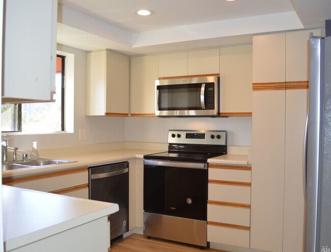 Building Photo - Canyon Granada,Unfurnished,Long Term