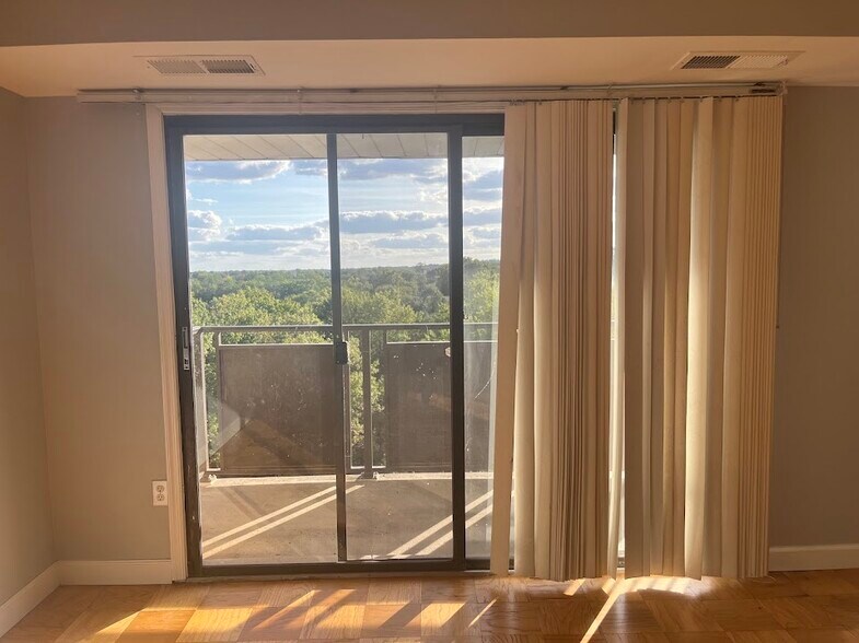Living Room and Balcony View - 3101 S Manchester St