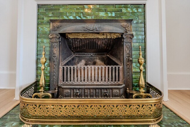 Building Photo - Brown Duplex