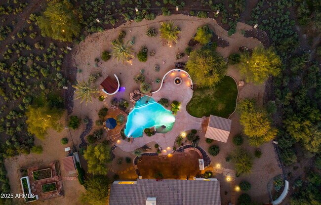 Building Photo - 5910 E Cielo Run S