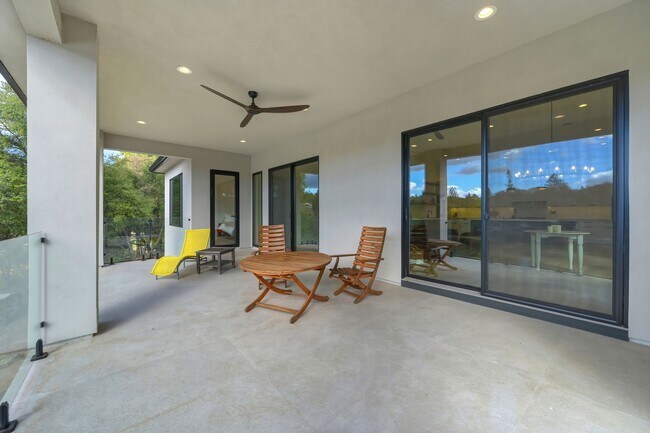 Building Photo - Waterfront 4 bed 4 bath 3,887 sq. ft.