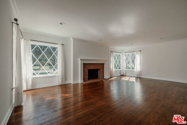 Building Photo - 308 19th St