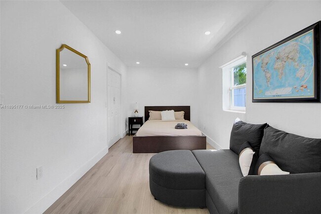 Building Photo - 18361 NE 20th Pl