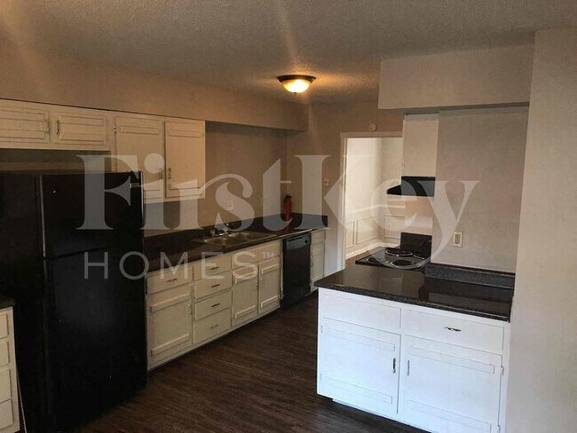 Building Photo - 2097 Meadowview Lane