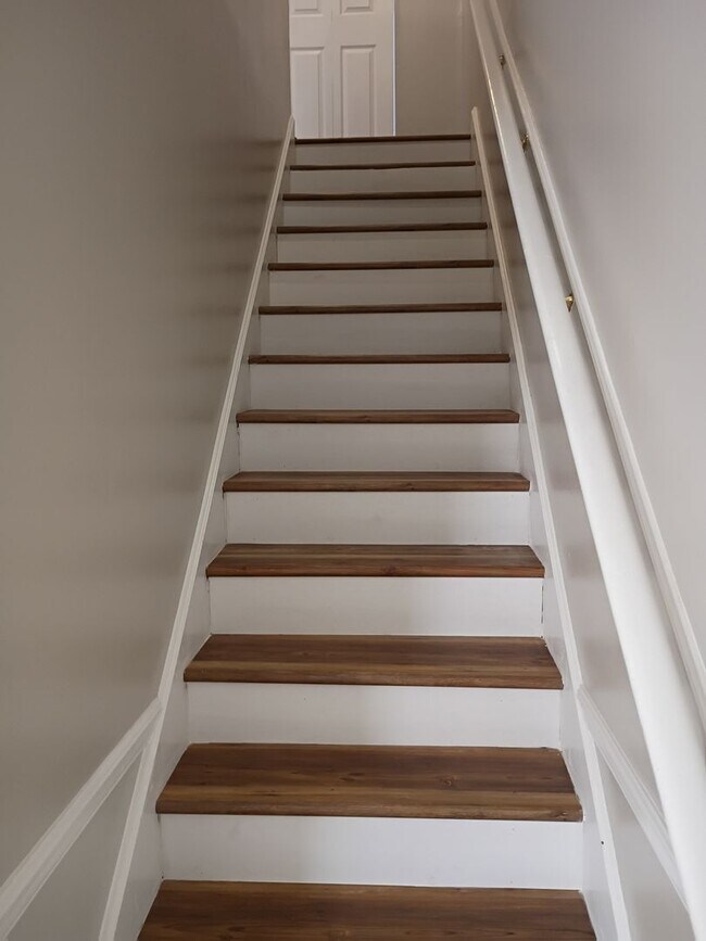 Building Photo - MOVE IN READY