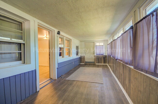 Building Photo - 1704 Belleview Ave