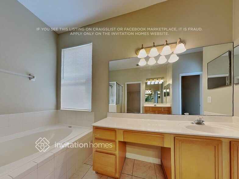 Building Photo - 13326 Rosemeade Cove