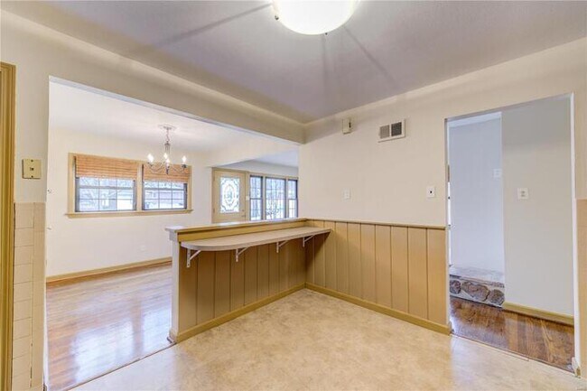 Building Photo - Fantastic 3bd/1.5ba home! Coming soon!