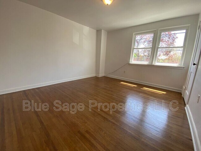Building Photo - 7007 Greenwood Ave