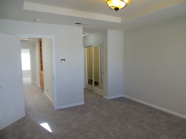 Building Photo - Beautiful Palomares Hills townhouse!