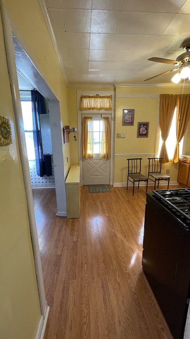 Building Photo - 19 S 6th St