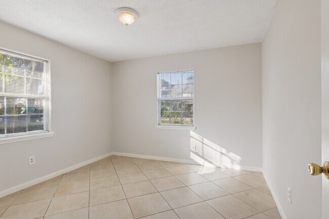 Building Photo - 1861 Dolphin Dr