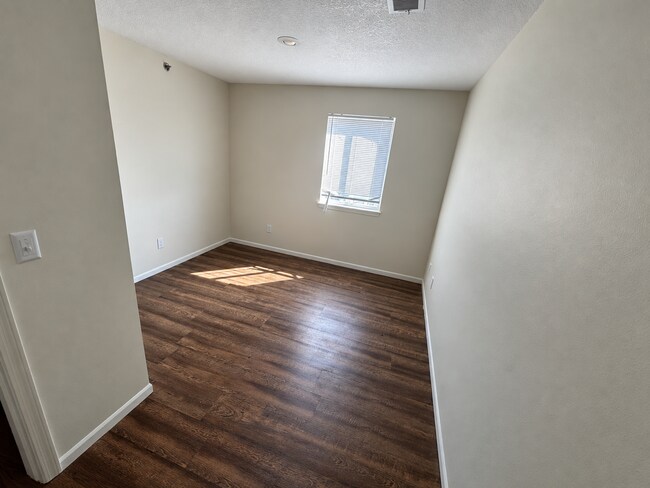 Building Photo - 10803 Oasis Ct