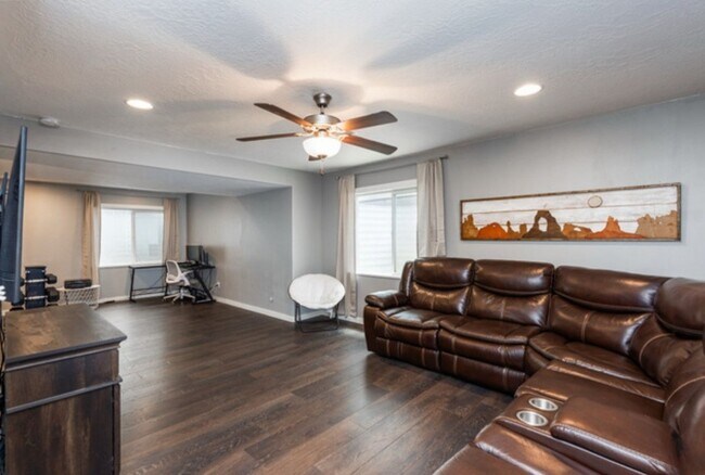 Building Photo - Modern 3-Bed Home with Finished Basement