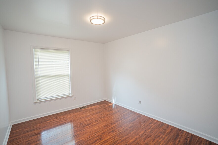 Building Photo - 23060 Berdeno Ave