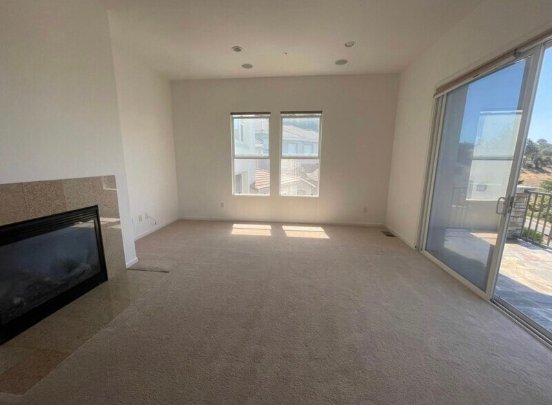 Building Photo - 672 Via Rialto